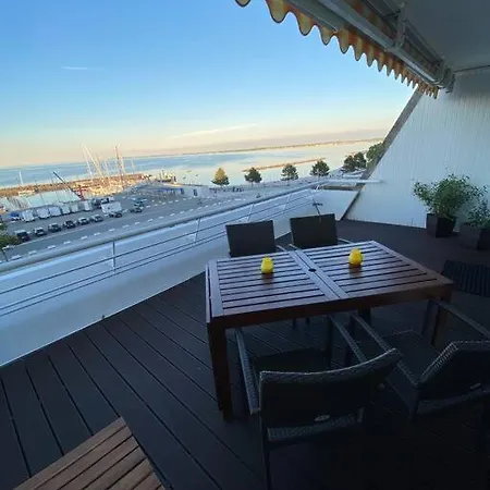 Panoramablick Und Den Direkt Vor Der Tuer *