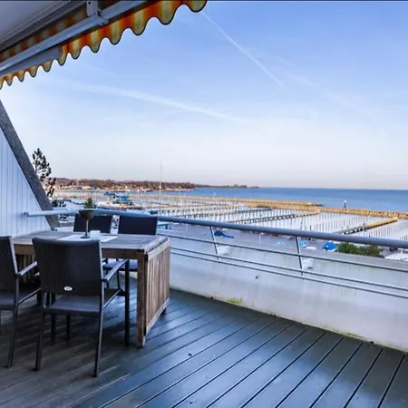 Panoramablick Und Den Direkt Vor Der Tuer *