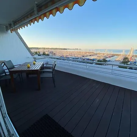 Panoramablick Und Den Direkt Vor Der Tuer *